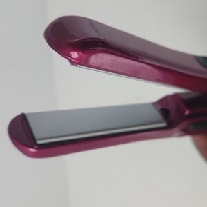 Conair Mini Flat iron Model CS56F Magenta Pink Heats Fast